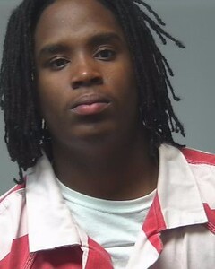 mugshot of LE'MAREYOUN  MOORE